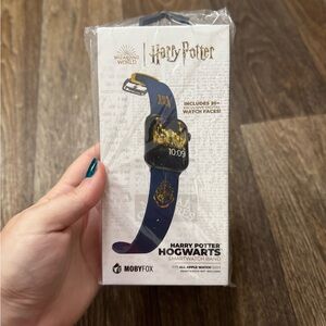 Warner Bros. Hogwarts Apple Watch Band - Black and Gold